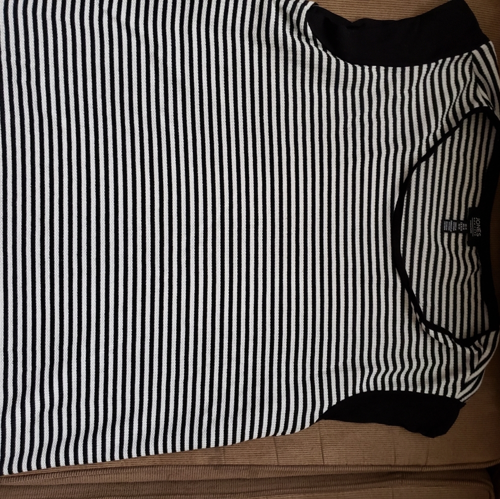 Jones New York t-shirt